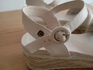 Sandalias Carmela Beige Talla 41