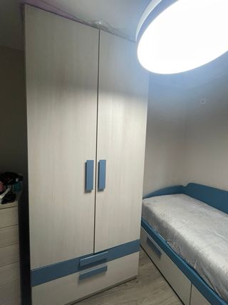 Cama 90cm con mesita y armario