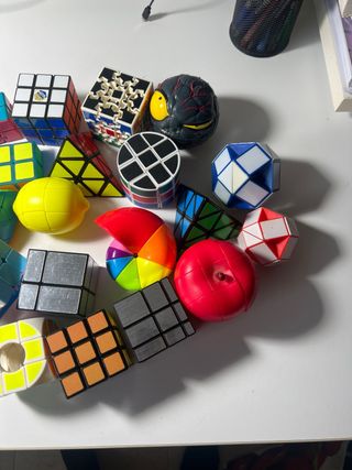 Lote de cubos de Rubik y puzzles