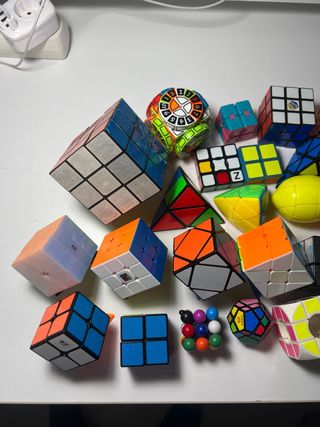 Lote de cubos de Rubik y puzzles