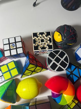 Lote de cubos de Rubik y puzzles