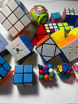 Lote de cubos de Rubik y puzzles
