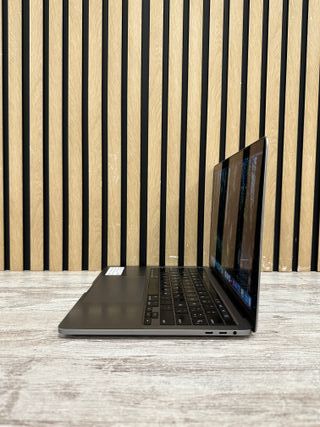 MacBook Pro 13" 2020 TB i5 16gb 500gb SSD