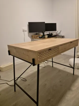 Escritorio 113x60x78cm, 2 cajones. Como nuevo.