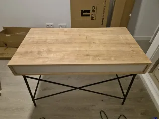 Escritorio 113x60x78cm, 2 cajones. Como nuevo.