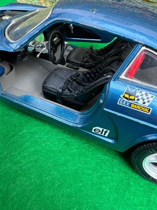 Alpine A110 – Bburago – Escala 1:16 (medidas 1:18)