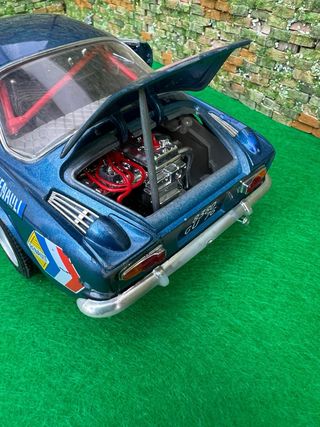 Alpine A110 – Bburago – Escala 1:16 (medidas 1:18)
