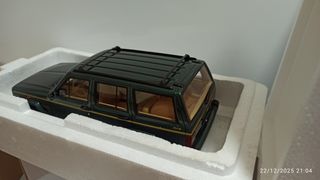 Ottomobile Jeep Cherokee XJ Limited 1/18