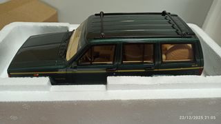 Ottomobile Jeep Cherokee XJ Limited 1/18