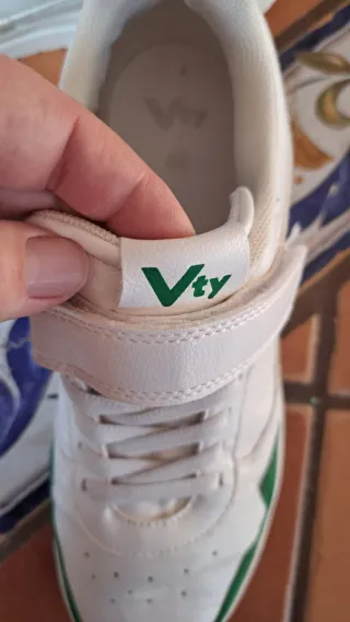 Zapatillas Blancas y Verdes Talla 40