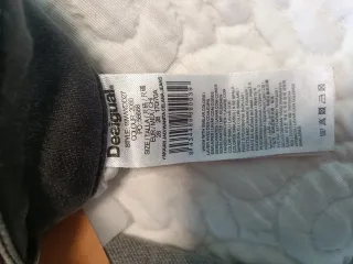 Pantalón Desigual gris con bordados