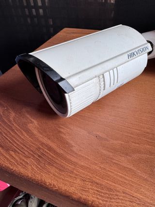 Cámara Hikvision en buen estado