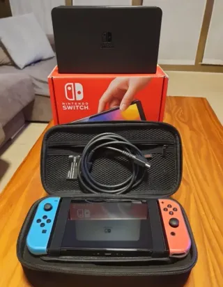 Nintendo Switch OLED roja y azul