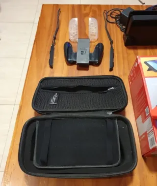 Nintendo Switch OLED roja y azul