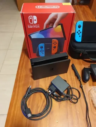 Nintendo Switch OLED roja y azul