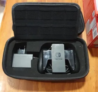 Nintendo Switch OLED roja y azul