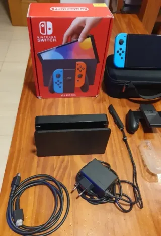 Nintendo Switch OLED roja y azul