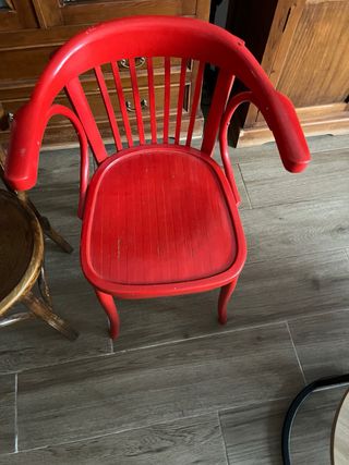 Sillas de madera antiguas fuertes