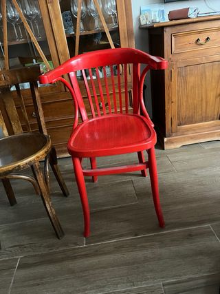 Sillas de madera antiguas fuertes