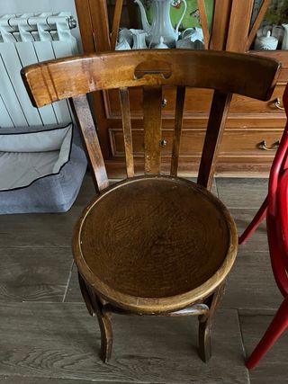 Sillas de madera antiguas fuertes