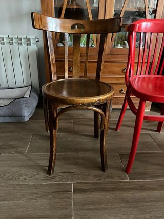 Sillas de madera antiguas fuertes