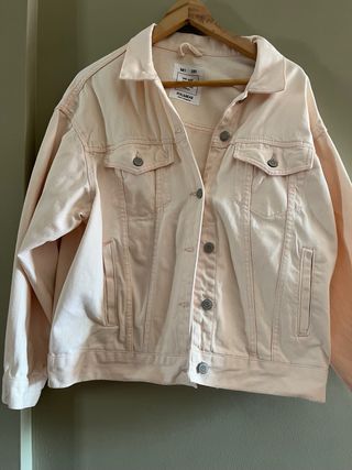 Chaqueta tejana Pull&Bear rosa Talla M