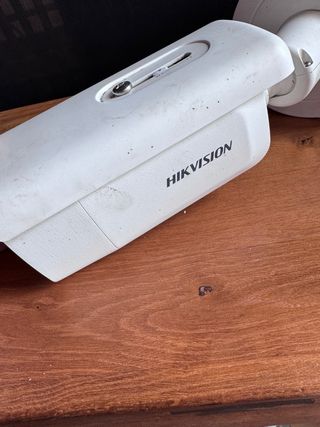 Cámara Hikvision Blanca DS-2CD3656G2-IZS