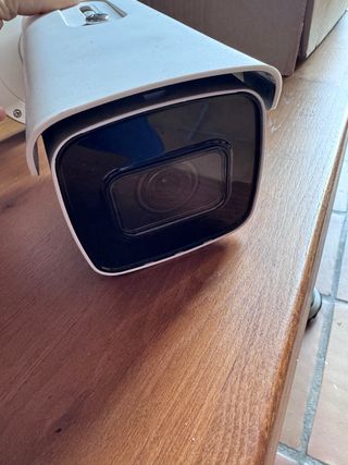 Cámara Hikvision Blanca DS-2CD3656G2-IZS