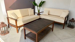 Conjunto 2 sofás y mesa de madera tropical