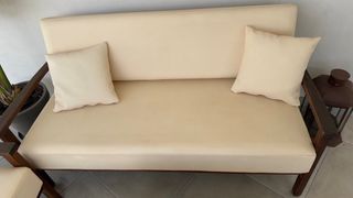 Conjunto 2 sofás y mesa de madera tropical