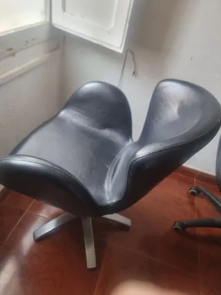 Silla de barbería con su posa descanso de pies