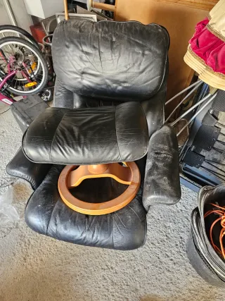 Silla de oficina negra de cuero