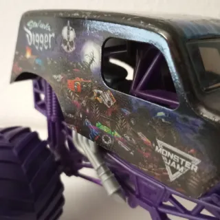 Monster Jam Son-uva Digger 1:24 Spin Master