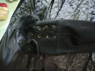 Chaqueta larga negra con pelo de piel natural