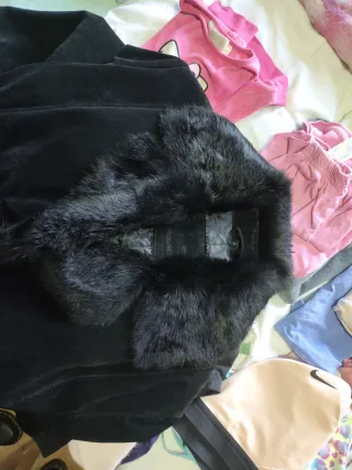 Chaqueta larga negra con pelo de piel natural