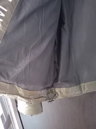 Anorak acolchado con capucha