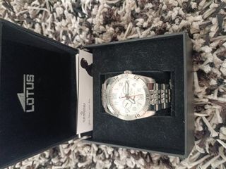 Reloj Lotus Plata y Blanco