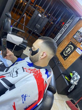 Buscas un barbero sin salir de casa?