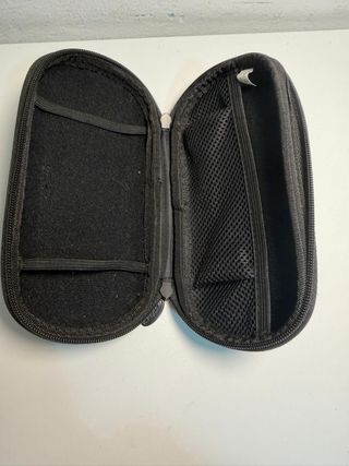 Custodia nera per PSP con design spaziale