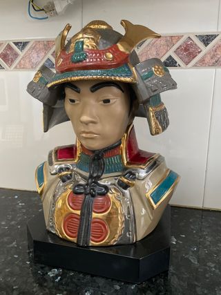 Busto decorativo de samurái vintage