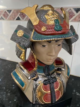 Busto decorativo de samurái vintage
