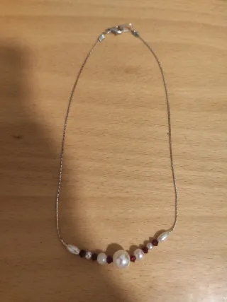 Gargantilla perlas y piedras granates