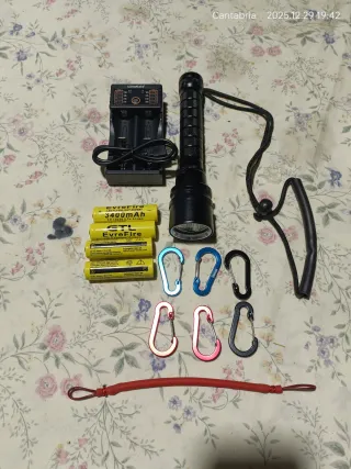 Linterna pesca submarina triple led negra