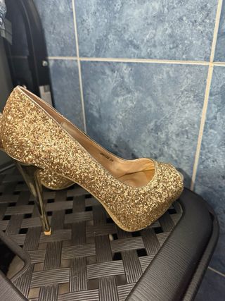 Zapatos color oro