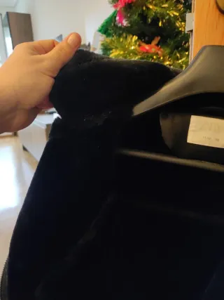 Cazadora Zara efecto piel y pelo negra Talla M