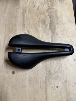 Sillín Bontrager Aeolus 145 Negro COMP