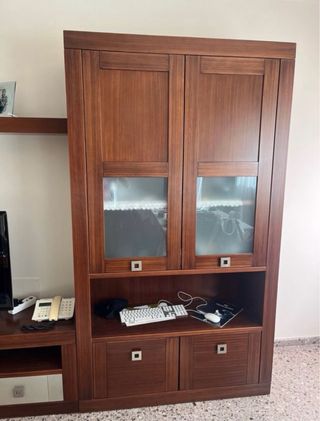 Vitrina de madera maciza con cristal