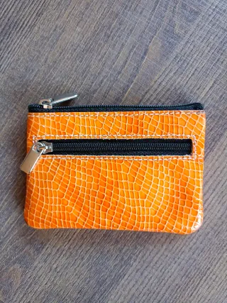 Monedero de piel naranja