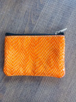 Monedero de piel naranja