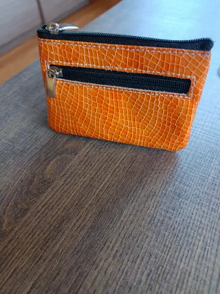 Monedero de piel naranja